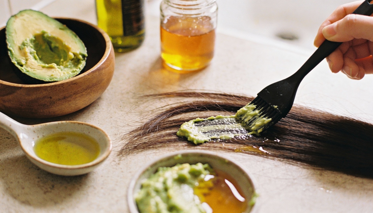 A máscara se destaca pela composição natural e rica em lipídios, vitaminas e antioxidantes