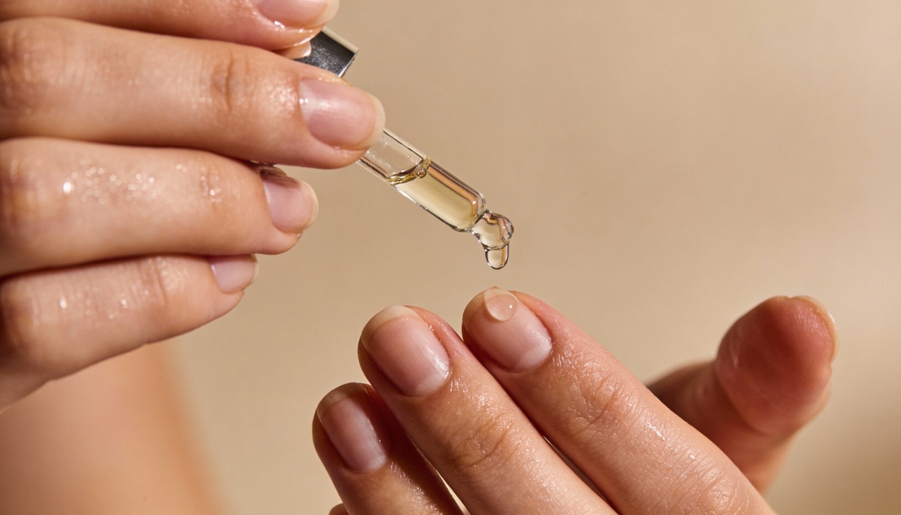 Manter uma rotina fixa é essencial para quem deseja que as unhas cresçam com menos quebras e descamações