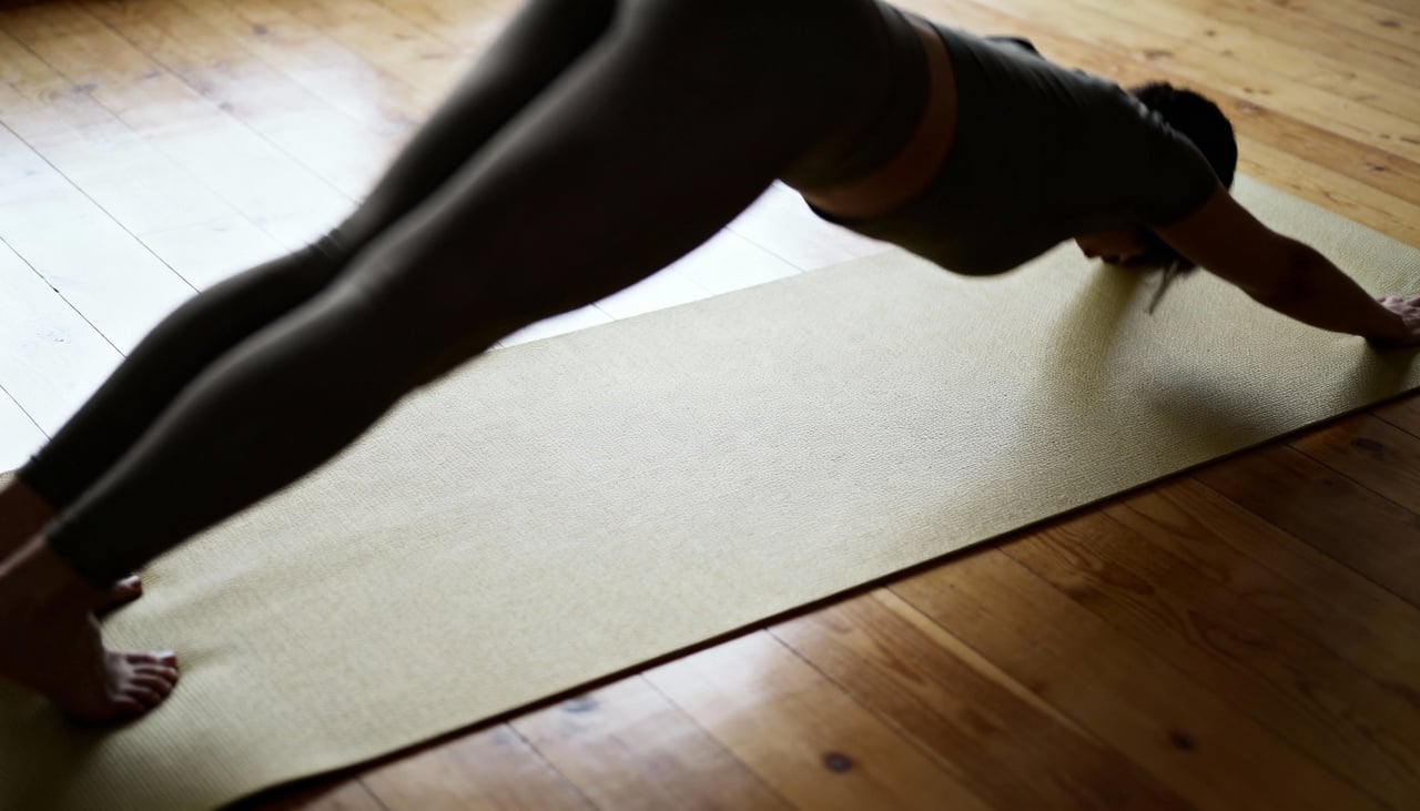 Movimentos básicos realizados em casa contribuem para o fortalecimento e mobilidade da região