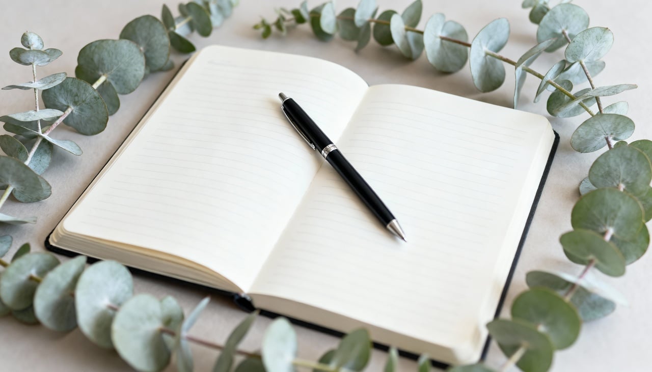 O autocuidado psicológico foca na forma como a pessoa se percebe, organiza pensamentos e constrói significado para o que vive