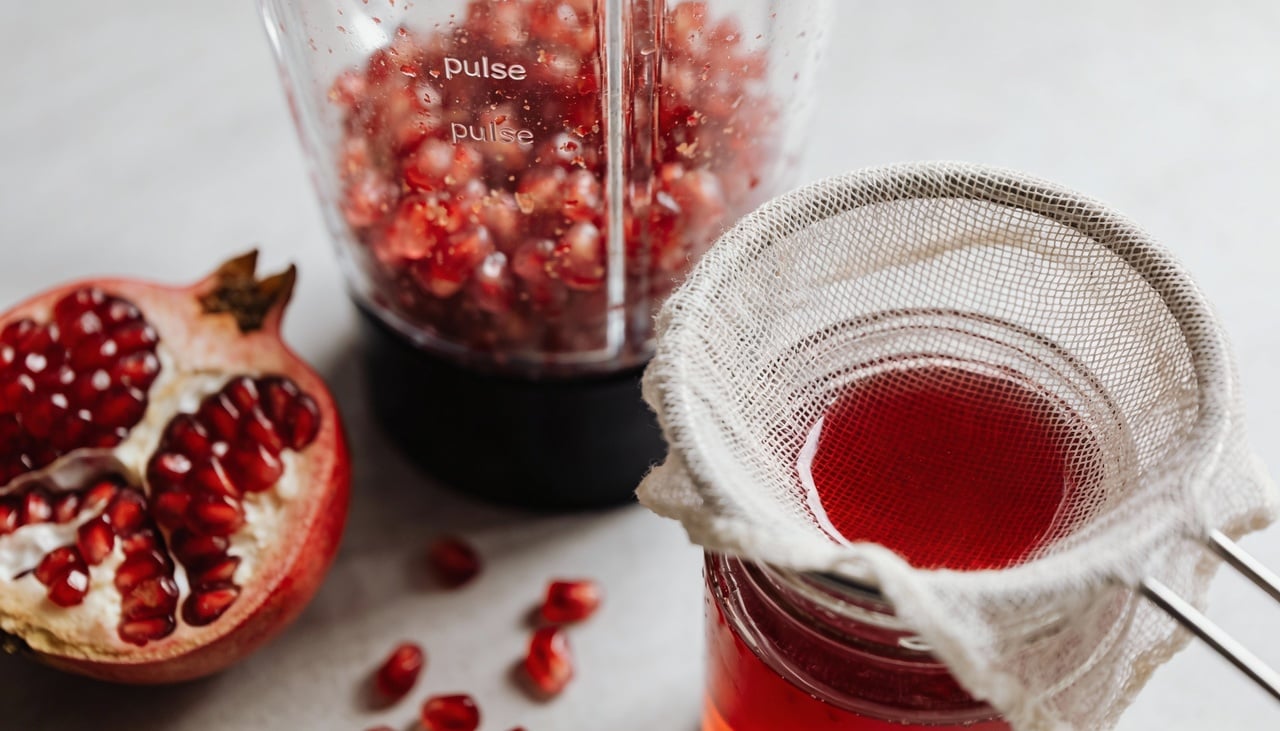 Estudos científicos apontam que o suco da romã possui uma atividade antioxidante superior até mesmo à do chá verde