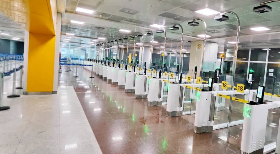 A área de desembarque agora conta com 18 portas automáticas