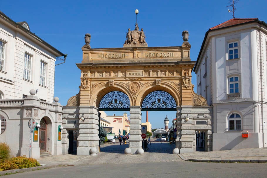 Portão de entrada da centenária Cervejaria Pilsner Urquel