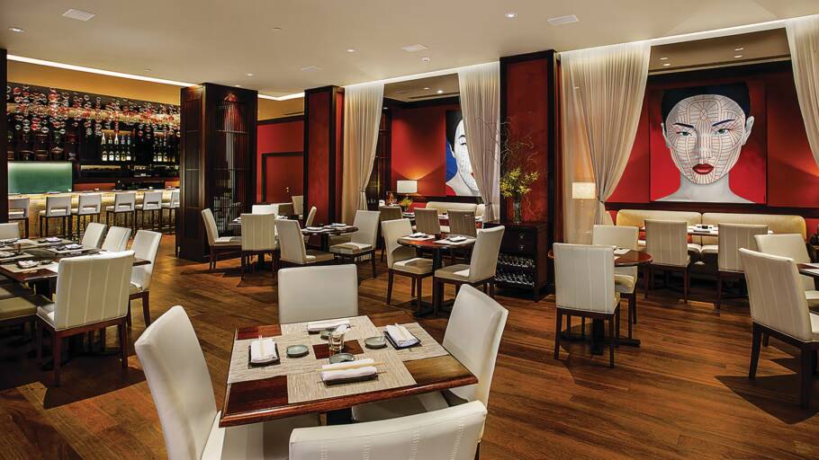 Interior do Mee, restaurante especializado em cozinha pan-asiática