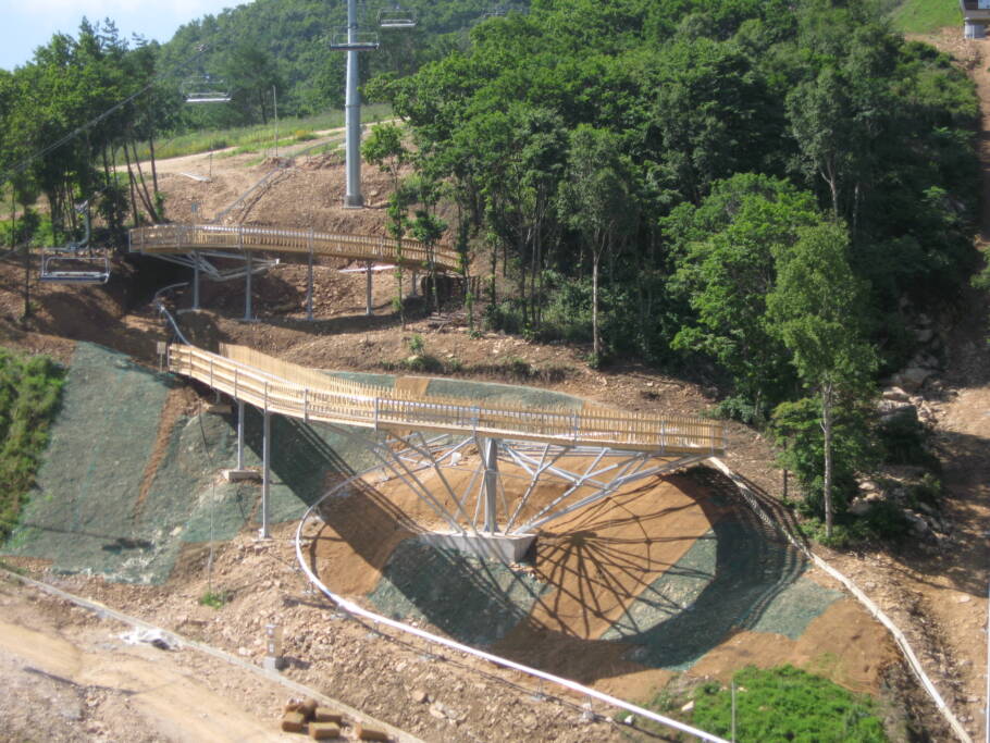 O terreno já está sendo preparado para receber o novo trenó, inédito na América do Sul