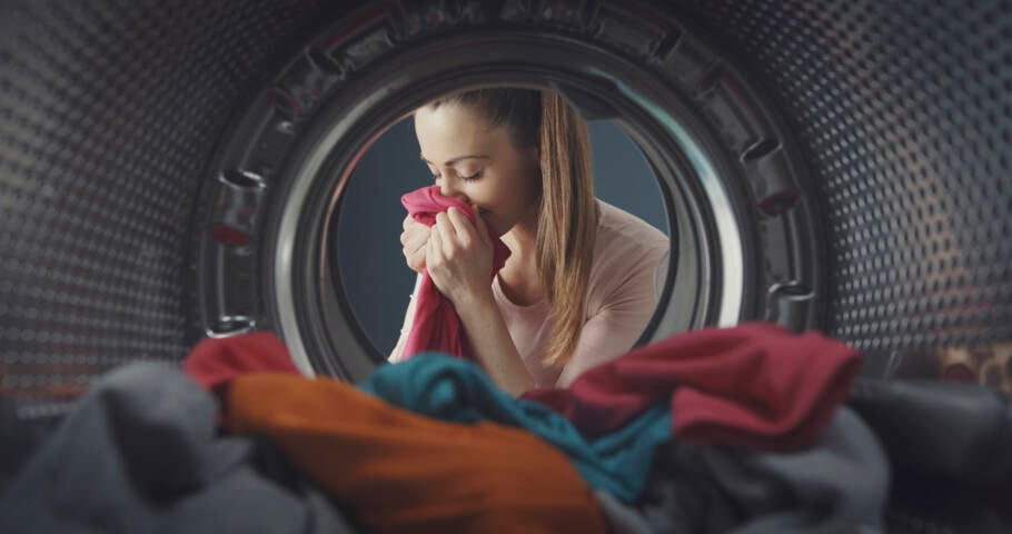 Produto simples ajuda a fixar perfume no tecido das suas roupas