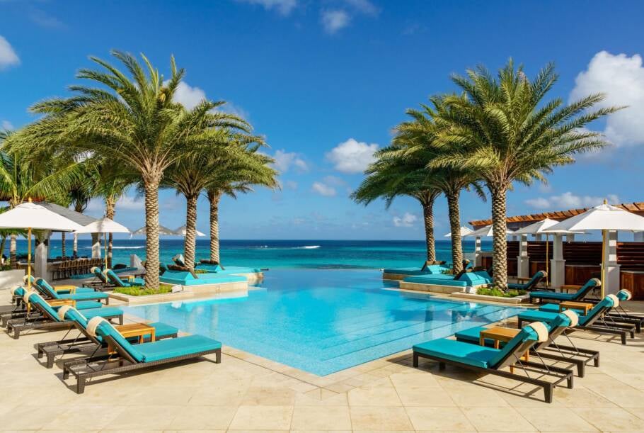 Piscina do Zemi Beach House, em Anguilla