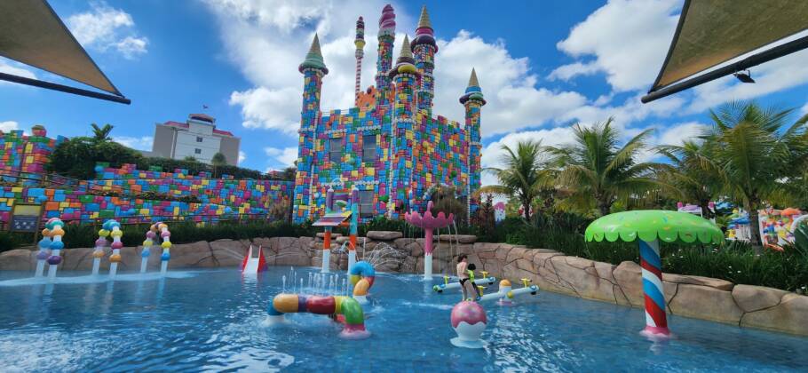 Complexo no interior paulista combina parque aquático e hotel integrado como alternativa ao feriado