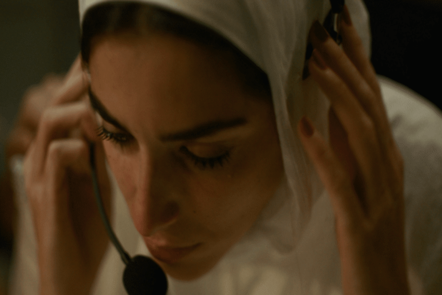 “A Voz de Hind Rajab” acompanha as últimas horas de uma criança e os esforços frustrados para resgatá-la em meio ao conflito armado (Imagem: Reprodução digital | Synapse Distribution)