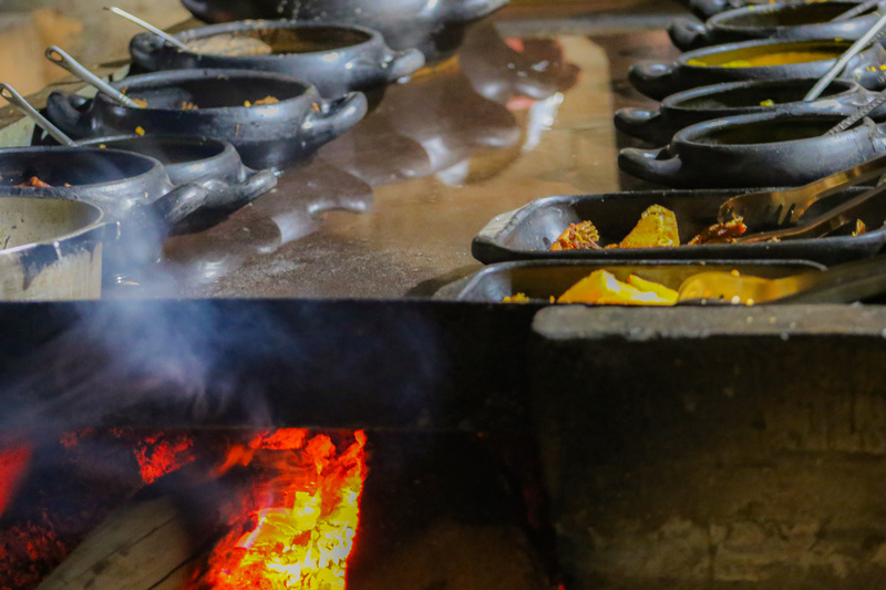 Almoço preparado no fogão a lenha e servido na comunidade Kalunga