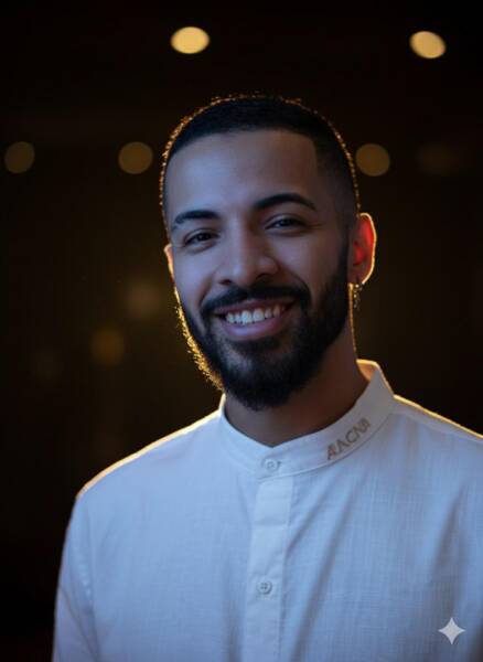 Barista Andy Correa prepara um drink especial para o Festival Grão & Torra