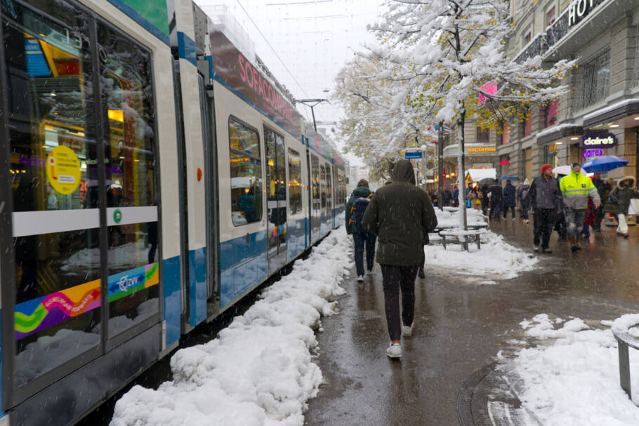 Bahnhofstrasse concentra boutiques de luxo e marcas internacionais