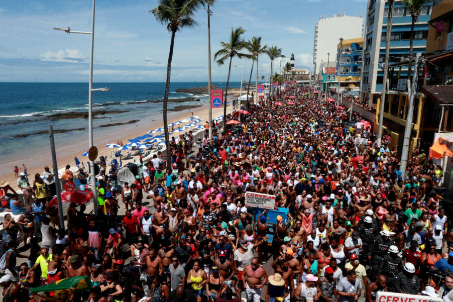Marca aposta em experiência imersiva no Carnaval baiano, com fãs vivendo no coração da folia em Salvador