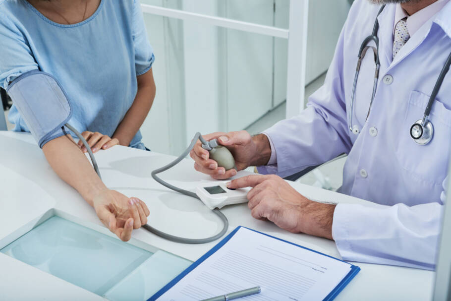 Calor intenso, desidratação e hipertensão arterial formam combinação perigosa para a saúde