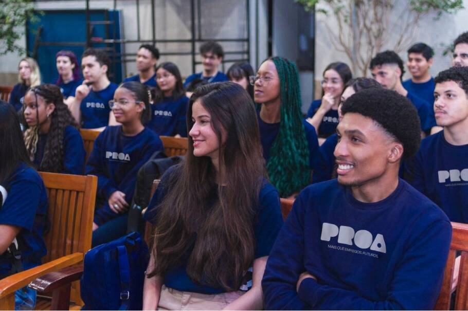 Curso gratuito é voltado para jovens entre 17 e 22 anos de 12 estados e estudantes de escolas públicas