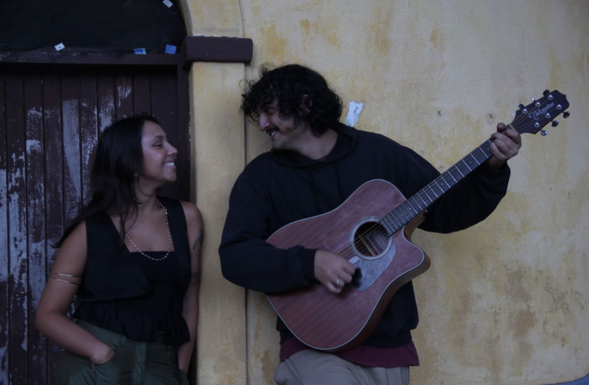 Duo Pino faz um show intimista e romântico