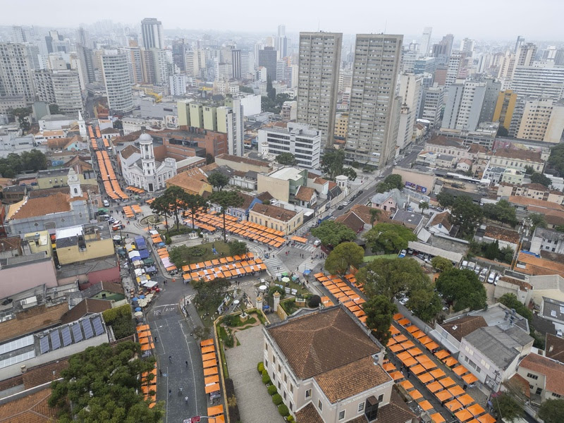 Vista da Feira do Largo da Ordem, em Curitiba