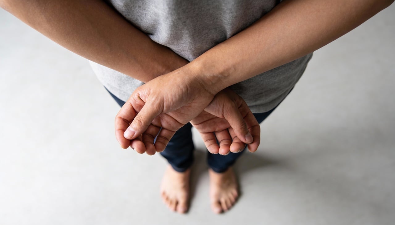 A observação atenta permite notar padrões que revelam o estado emocional das pessoas ao seu redor com facilidade