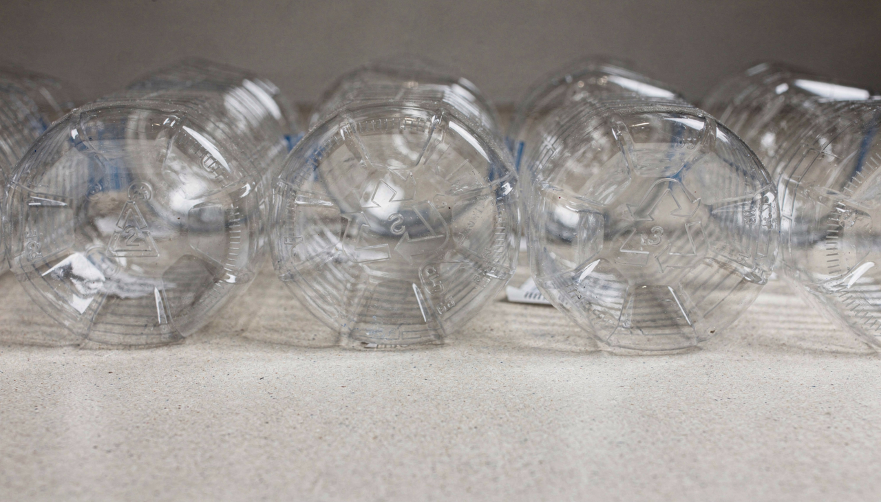 Muitos consumidores acreditam que lavar bem o recipiente é o suficiente para garantir a higiene completa do item