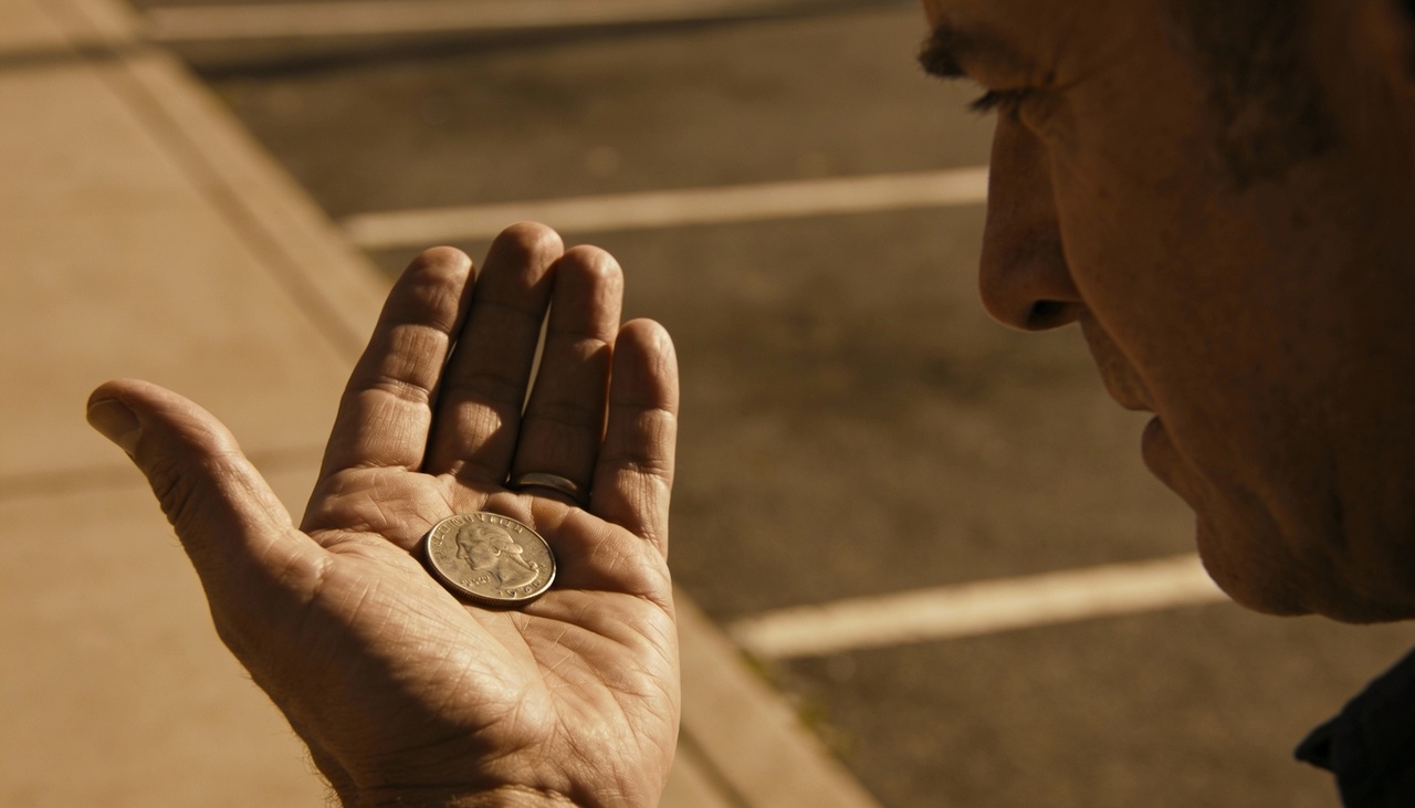 A primeira ação recomendada envolve expressar uma gratidão sincera, pois esse sentimento eleva a frequência vibracional de quem recebe o sinal inesperado