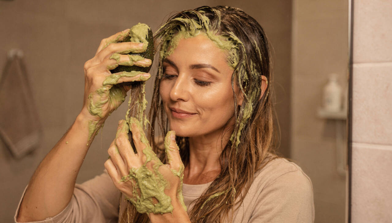 Para cabelos muito longos ou volumosos, dobre a receita mantendo as mesmas proporções de um abacate inteiro para quatro colheres de cada líquido