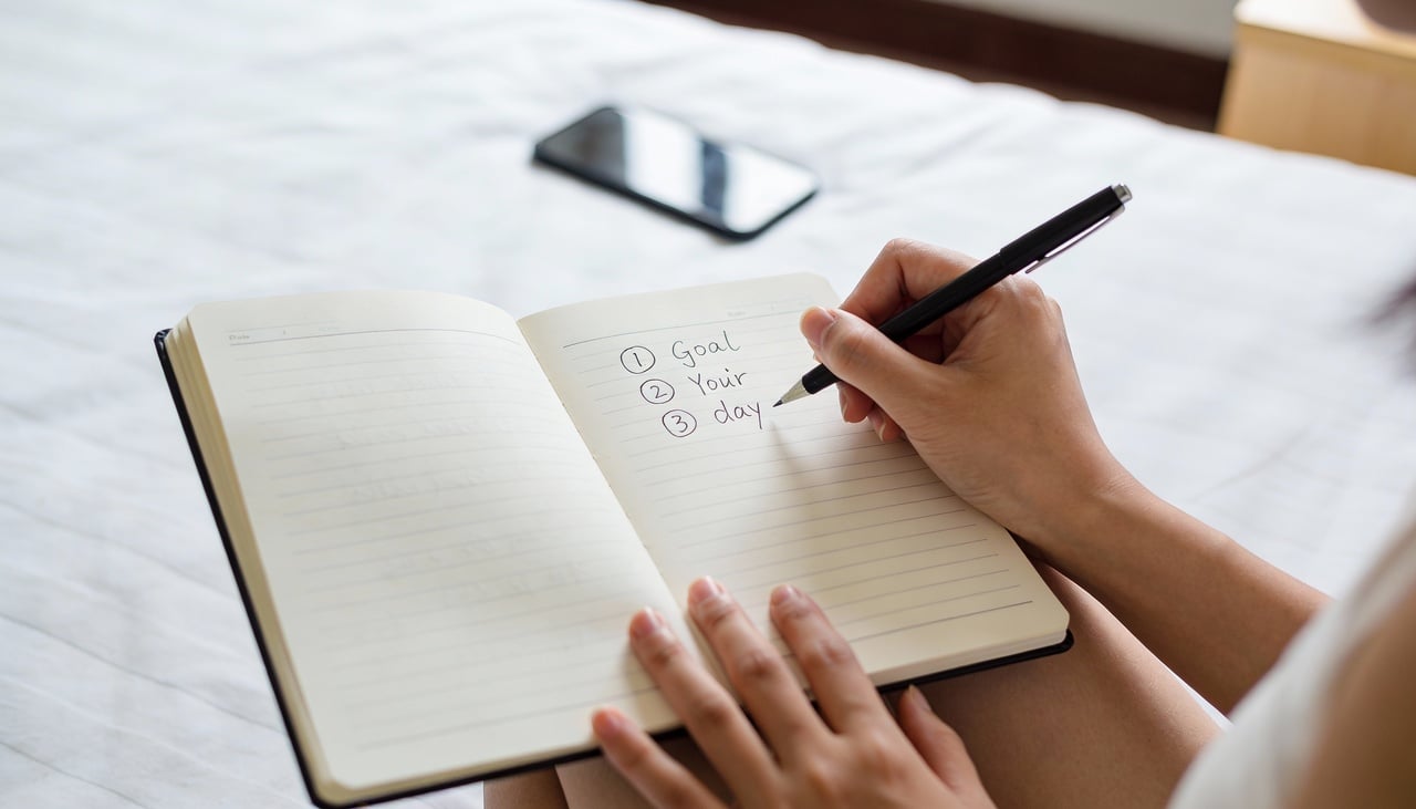 Muitas pessoas acreditam que a riqueza exige sacrifícios extremos, mas o sucesso reside na consistência de pequenos rituais diários