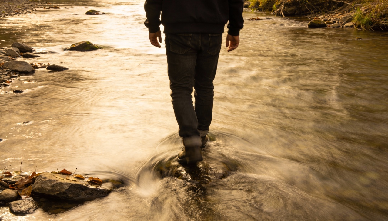 Heráclito ensina que o conflito entre opostos gera a harmonia necessária para a existência de tudo o que conhecemos