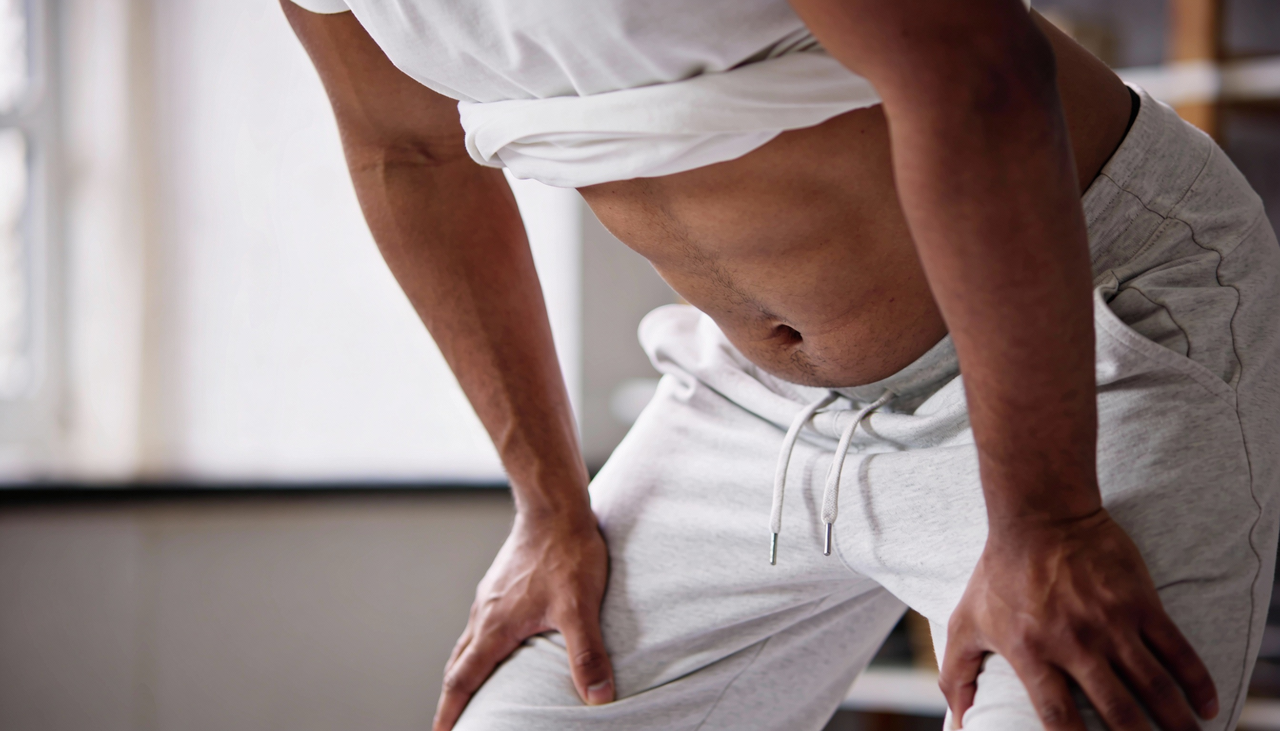 Diferente dos abdominais comuns, esse exercício foca no músculo transverso, que atua como uma cinta natural no seu corpo