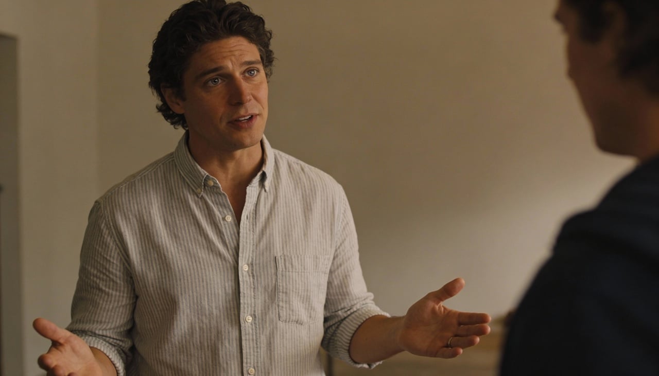 especialistas em linguagem corporal afirmam que o ato de cruzar os braços funciona como uma barreira psicológica entre você e a outra pessoa