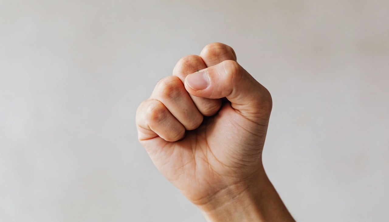 Especialistas em psicologia comportamental afirmam que gestos involuntários refletem nossa essência mais profunda