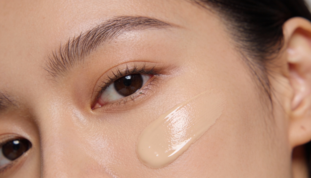 A comparação entre base líquida vs base em pó envolve textura, cobertura e durabilidade