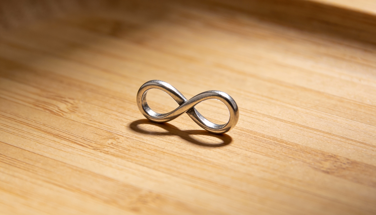 Na matemática, o símbolo do infinito indica uma quantidade que cresce indefinidamente ou uma grandeza sem limite