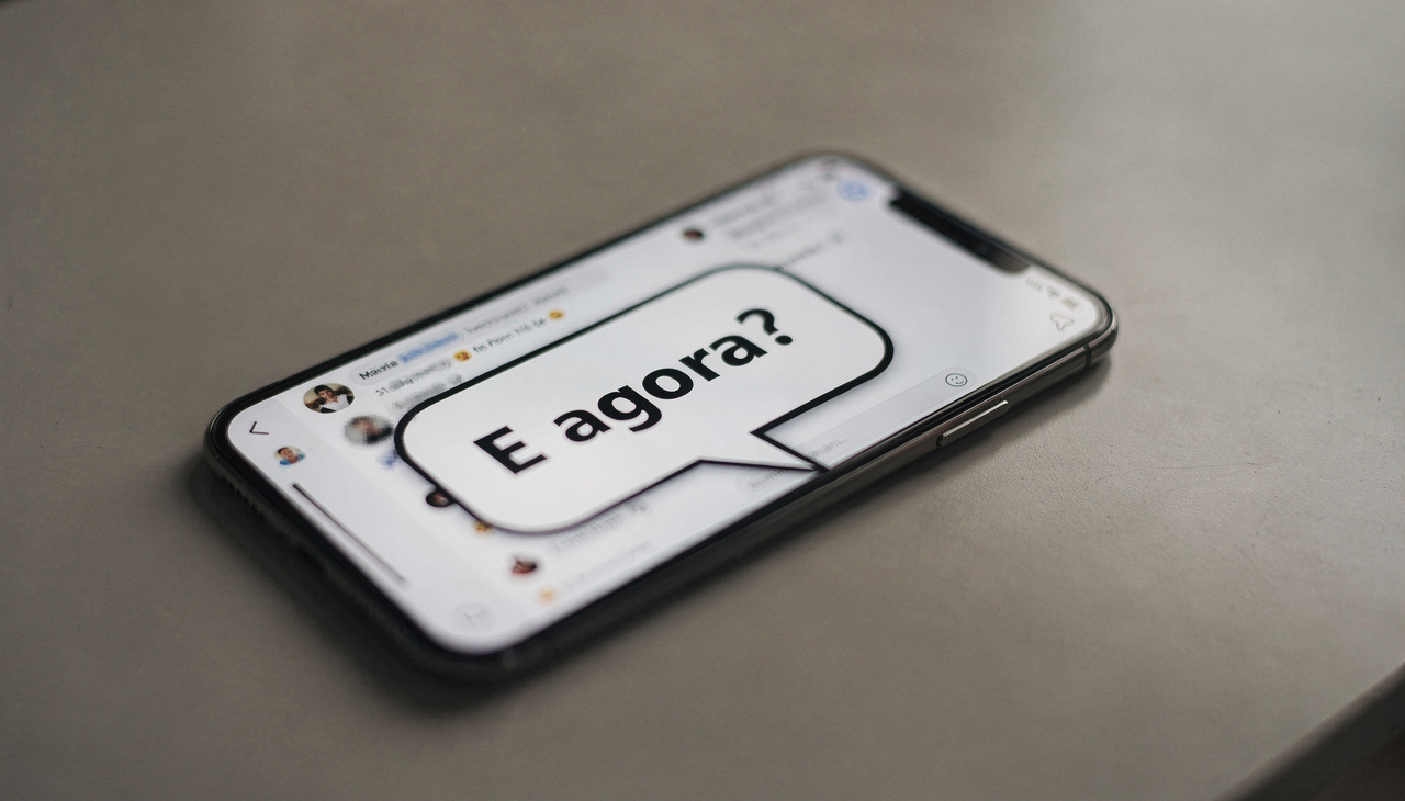 O método socrático utiliza perguntas sequenciais para revelar as contradições no raciocínio do interlocutor de maneira elegante e racional