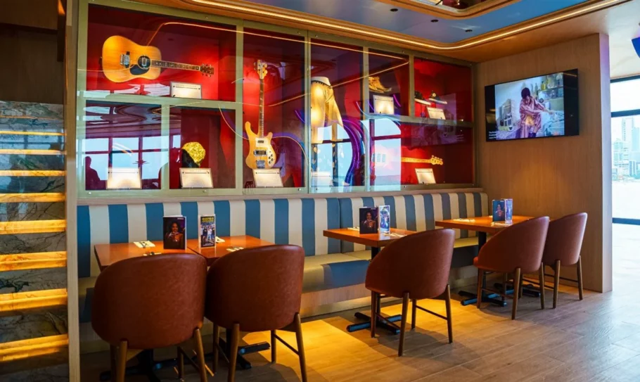 Restaurante tem coleção exclusiva de memorabilia, marca da rede americana