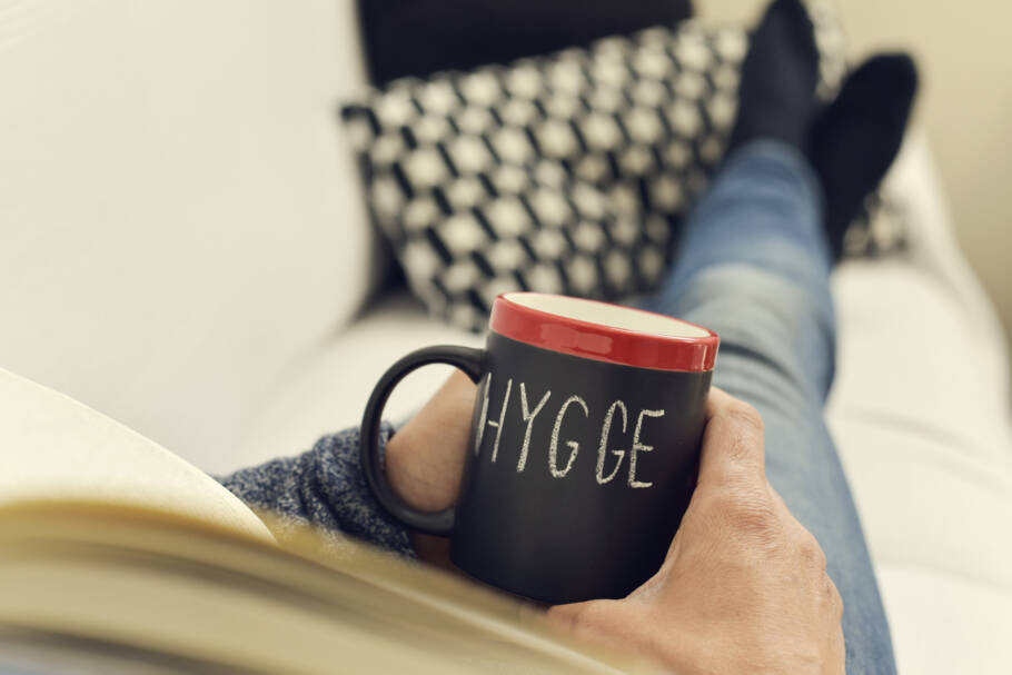 Relaxar e estar presente no momento são princípios do Hygge