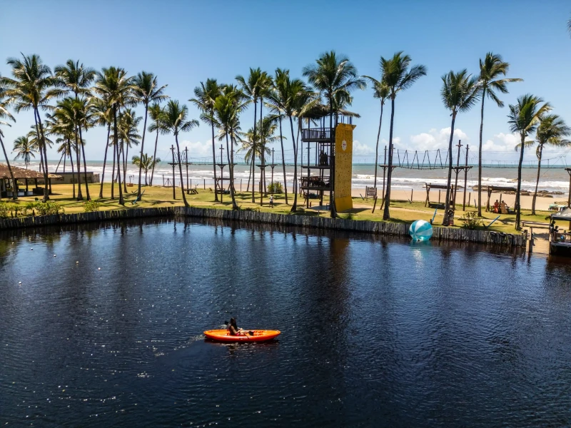 Cana Brava tem até um lago para passeios de caiaque