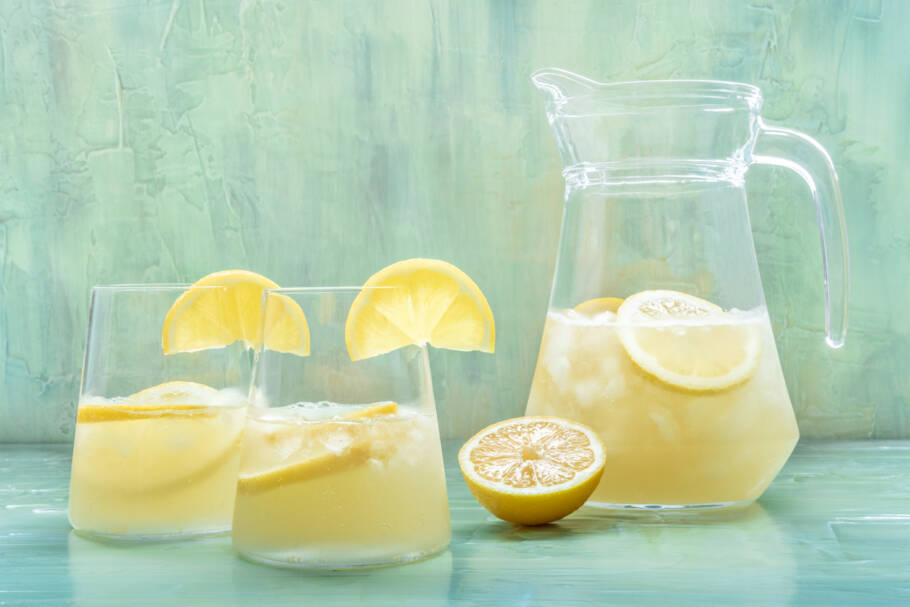 Saiba como fazer limonada com apenas um limão