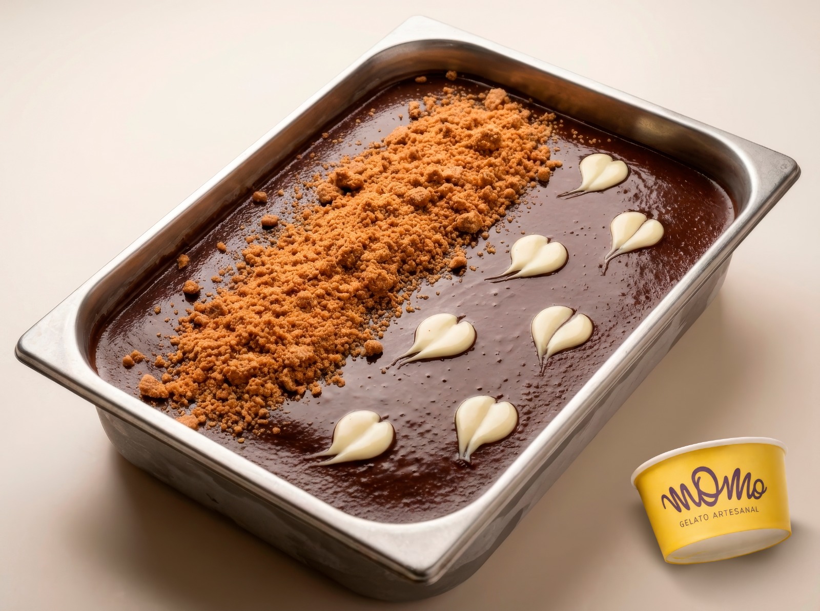 A Momo Gelato apresenta o gelato Chocolamour (R$ 25 – a partir de 100g), sabor que leva chocolate belga, uma camada de chantilly, uma fluida calda de chocolate, finalizado com uma farofinha doce e crocante
