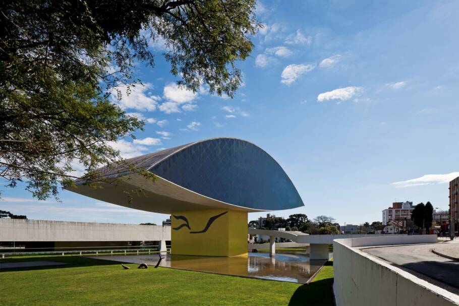 Museu Oscar Niemeyer é um dos símbolos contemporâneos de Curitiba