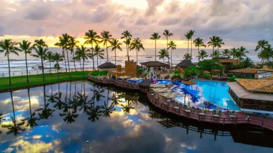 Vista da piscina do Cana Brava All Inclusive Resort, em Ilhéus