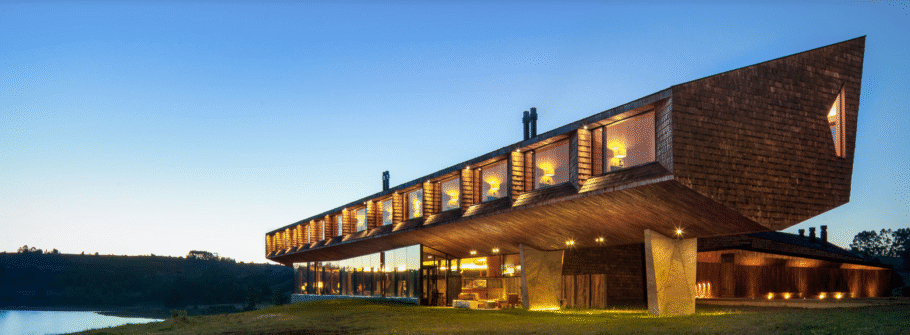 Hotel tem arquitetura totalmente integrada à paisagem