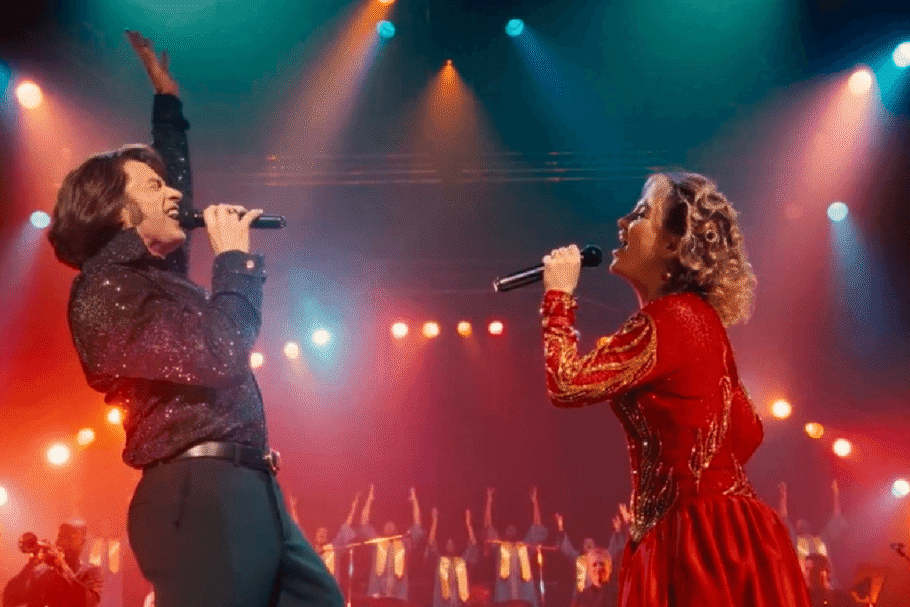 No filme “Song Sung Blue: Um Sonho a Dois”, dois músicos desconhecidos formam uma banda de tributo a Neil Diamond e veem suas vidas mudarem com o sucesso local (Imagem: Reprodução digital | Universal Pictures)