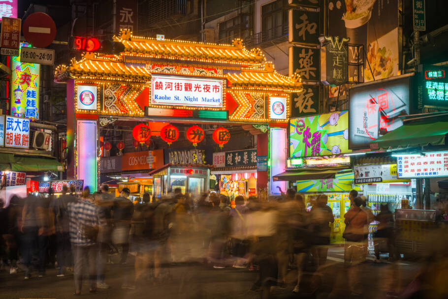 Vista da Raohe Street, em Taipei, na vibrante capital de Taiwan
