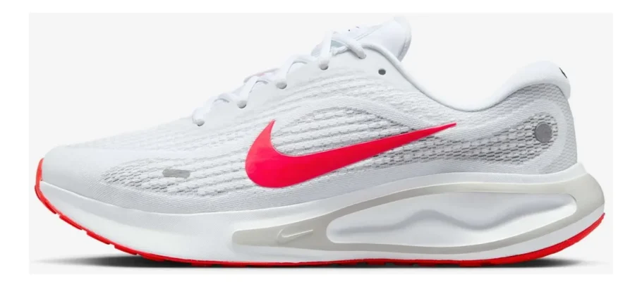 Tênis Nike Journey Run por R$557,99 (30% OFF)