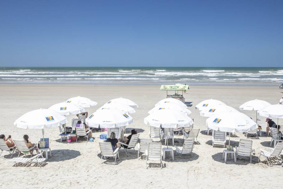 Travel Inn Flats Riviera, em Bertioga (SP), é um dos hotéis que estão em promoção