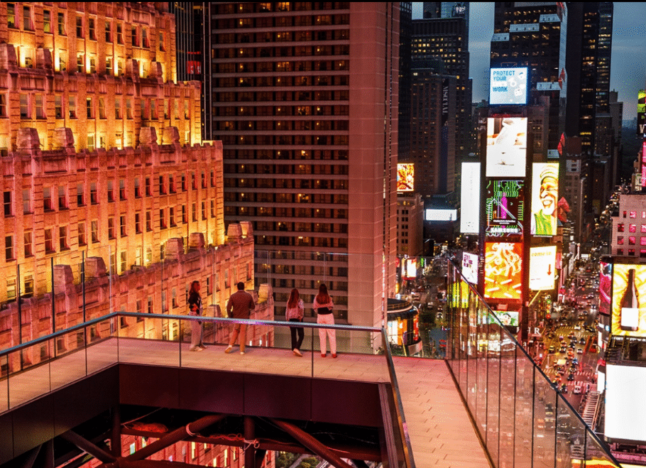 One Times Square, lar da icônica bola que desce na virada do ano, abrigará o mais novo observatório de Nova York