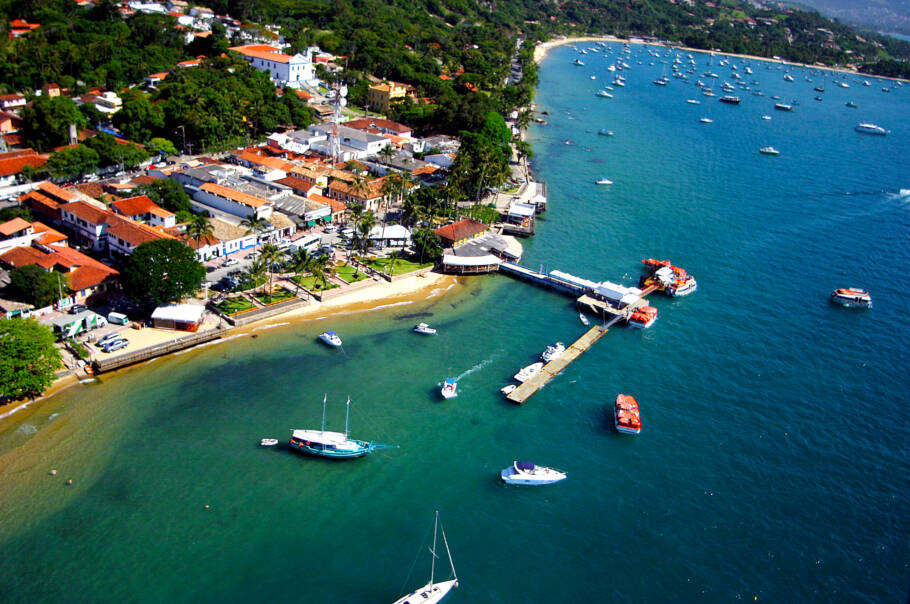 Vista aérea do centro histório de Ilhabela, no litoral de São Paulo, que integra o novo Roteiro