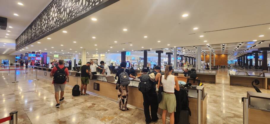 Check-in da MSC no terminal de cruzeiros do Porto Rashid