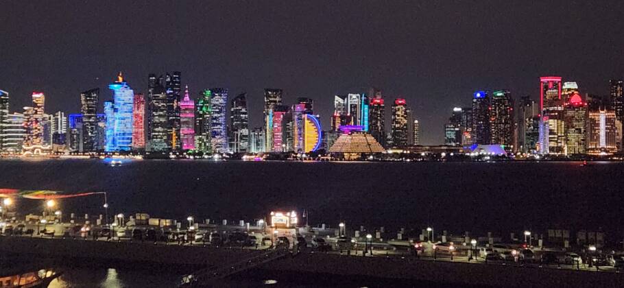 Vista do skyline de Doha a partir da minha cabine no MSC Euribia