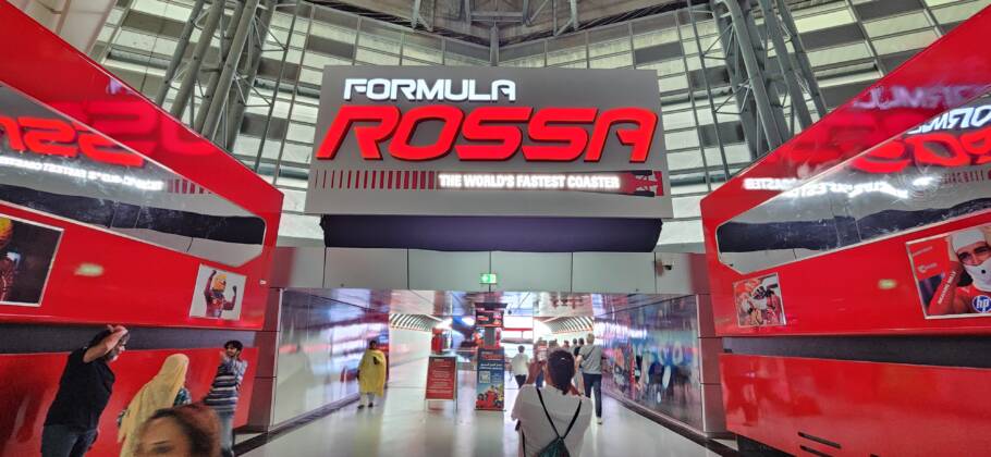 ormula Rossa, montanha-russa que simula a aceleração de um carro de Fórmula 1